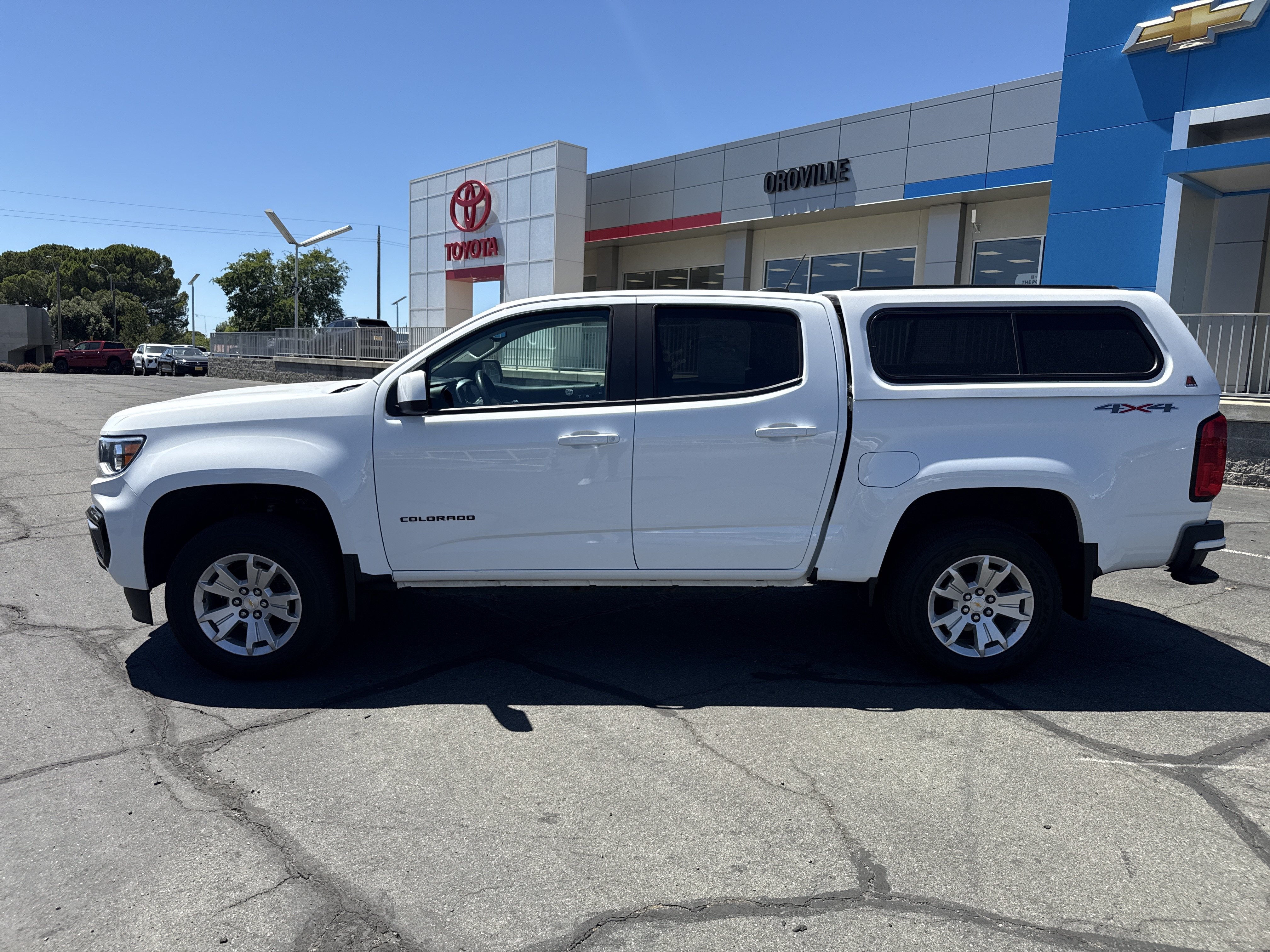 Used 2022 Chevrolet Colorado LT w/ Luxury Package AWD/4WD image 2
