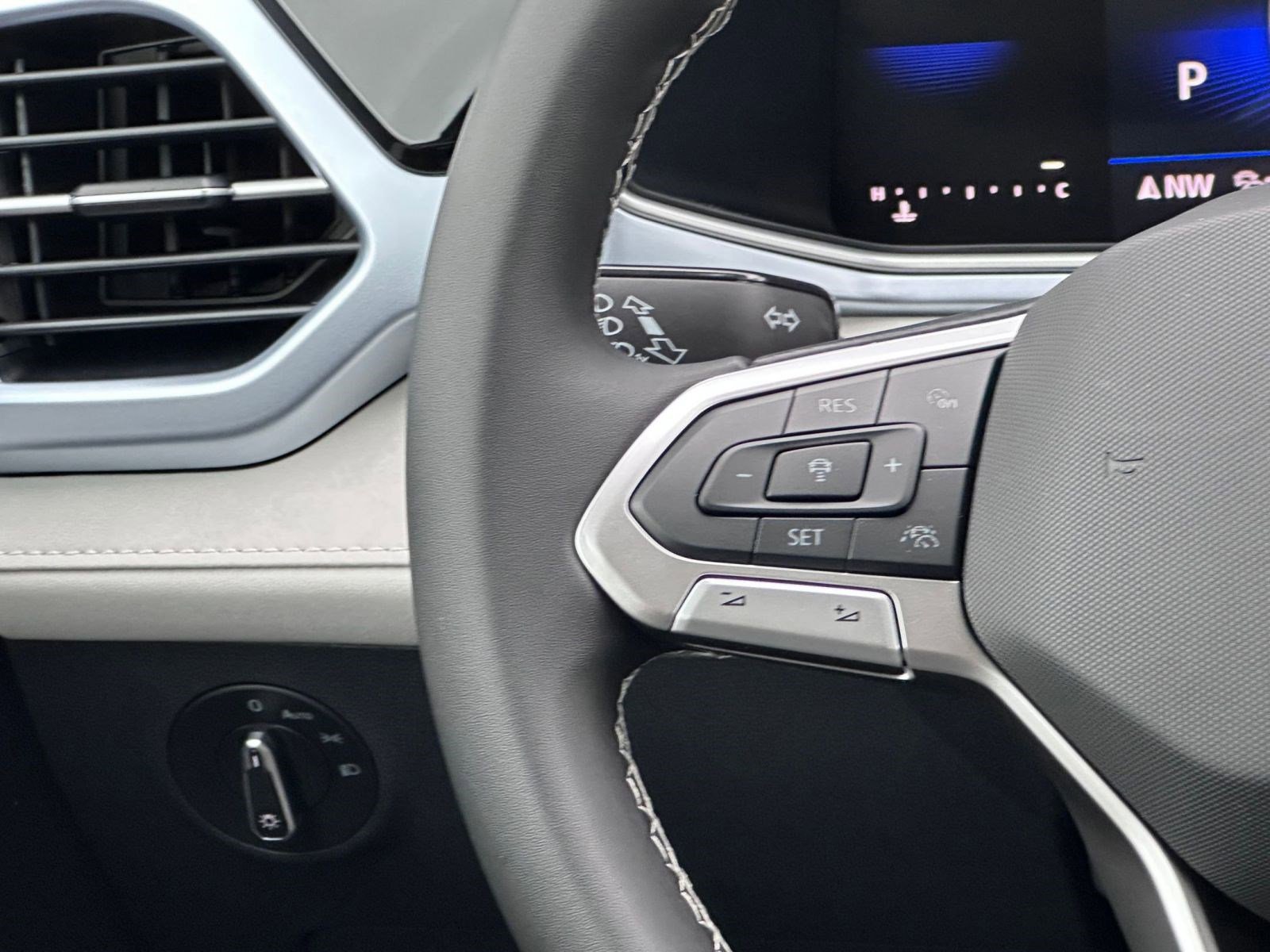 New 2026 Volkswagen Taos SE image 16