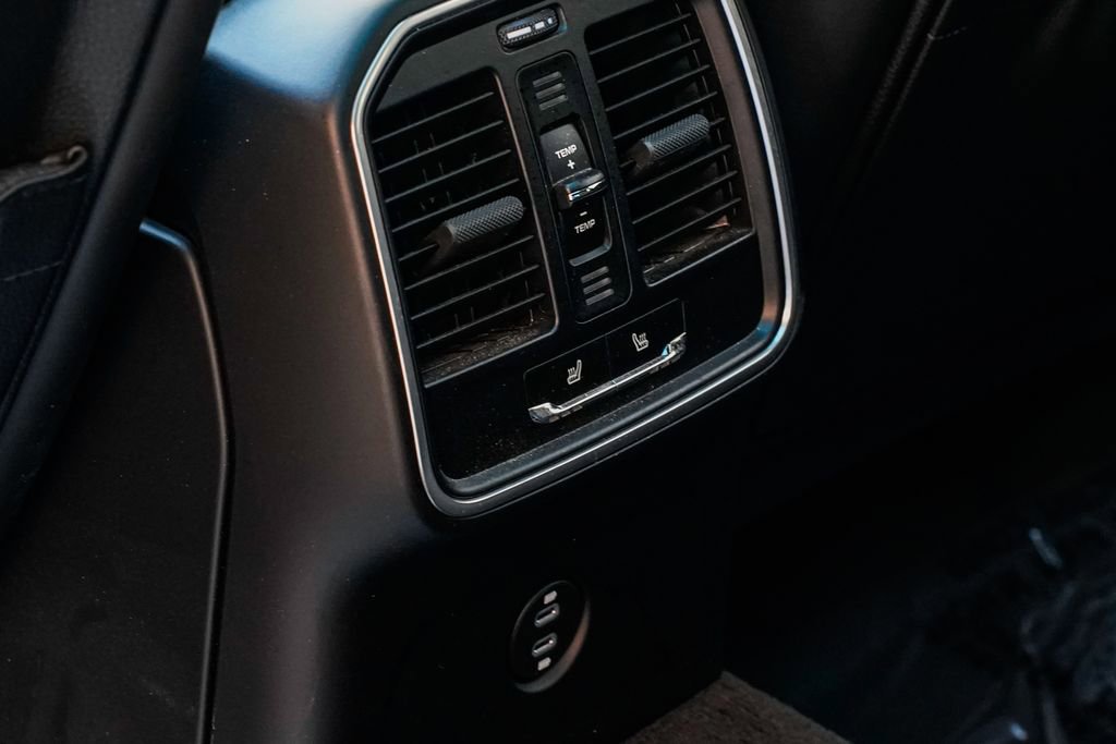 Used 2023 Porsche Macan Turbo image 17