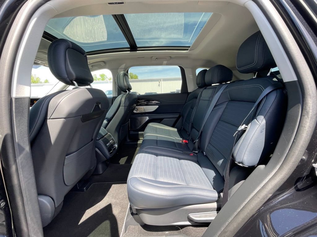 Used 2025 Lincoln Nautilus Reserve AWD/4WD image 18