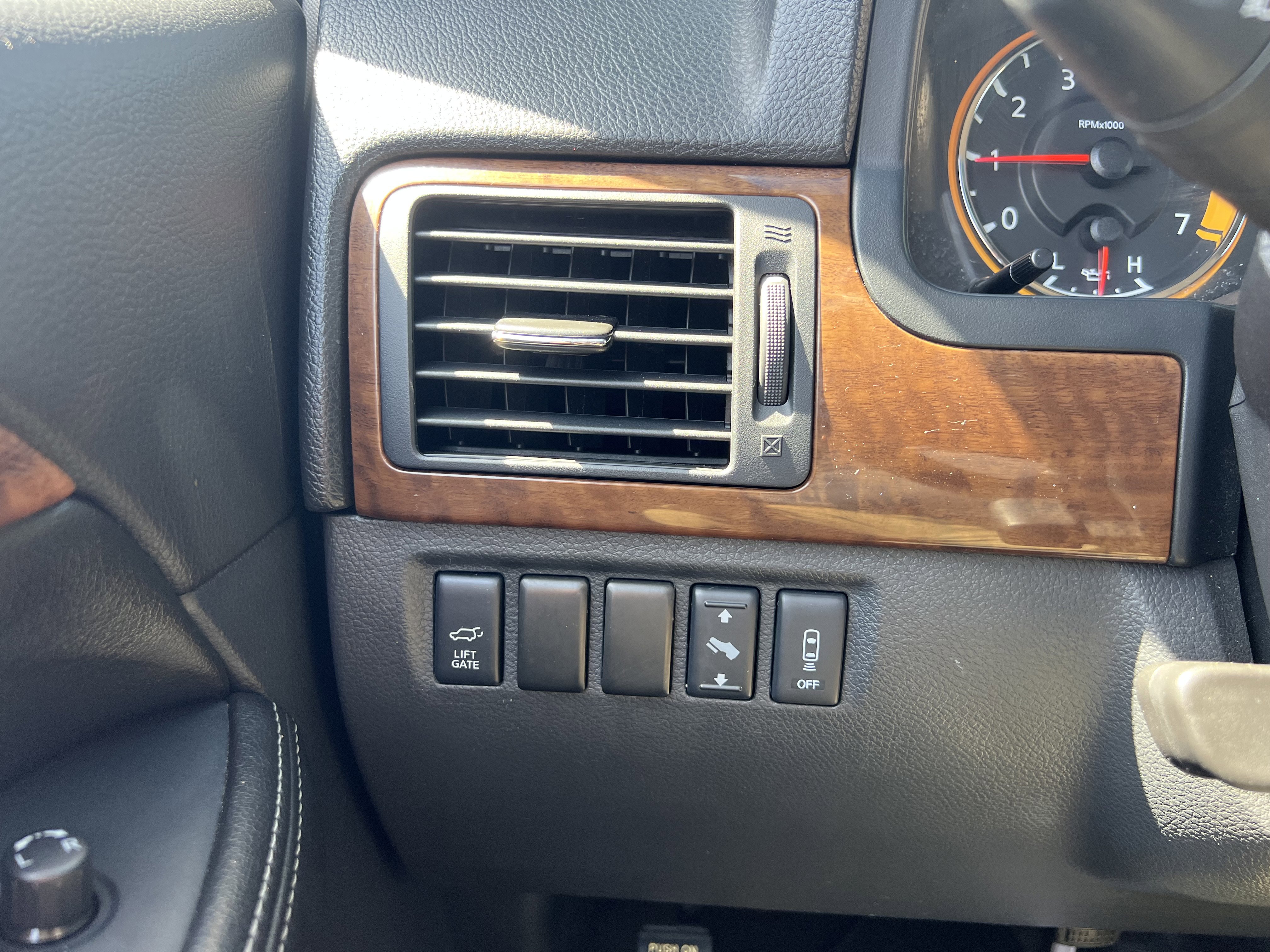 Used 2012 Nissan Armada SL RWD image 20