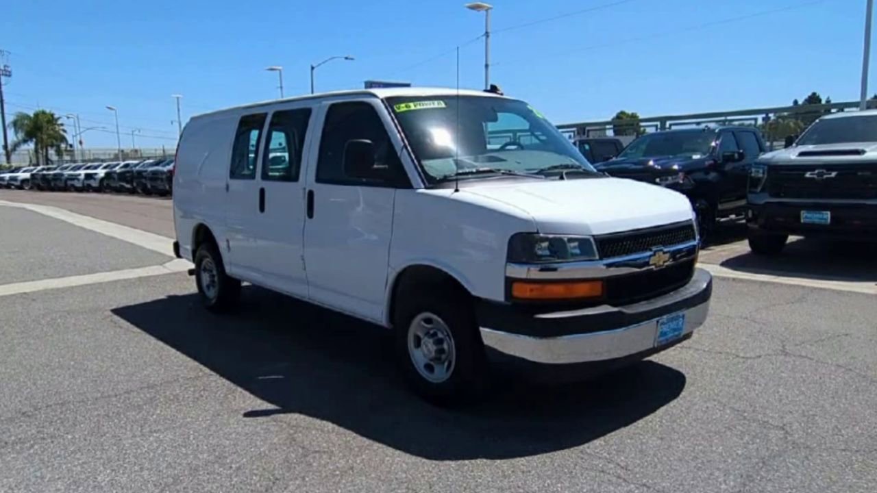 Used 2024 Chevrolet Express 2500 w/ Driver Convenience Package RWD image 2