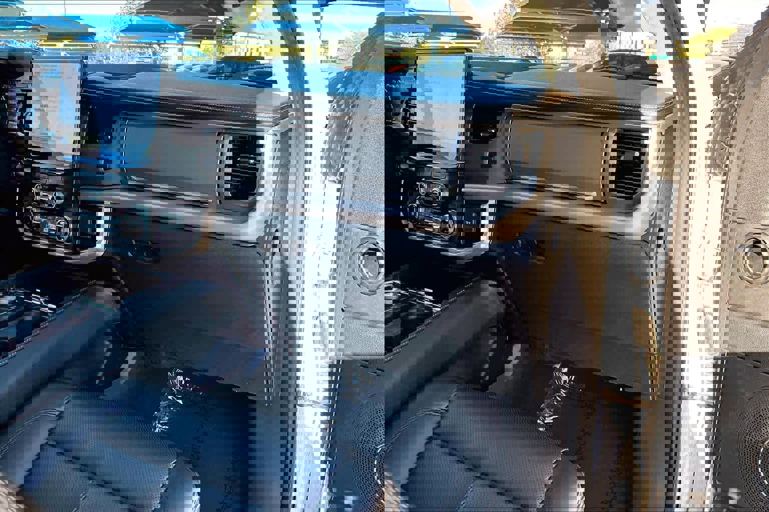 Used 2024 Ford Expedition Max XLT image 18