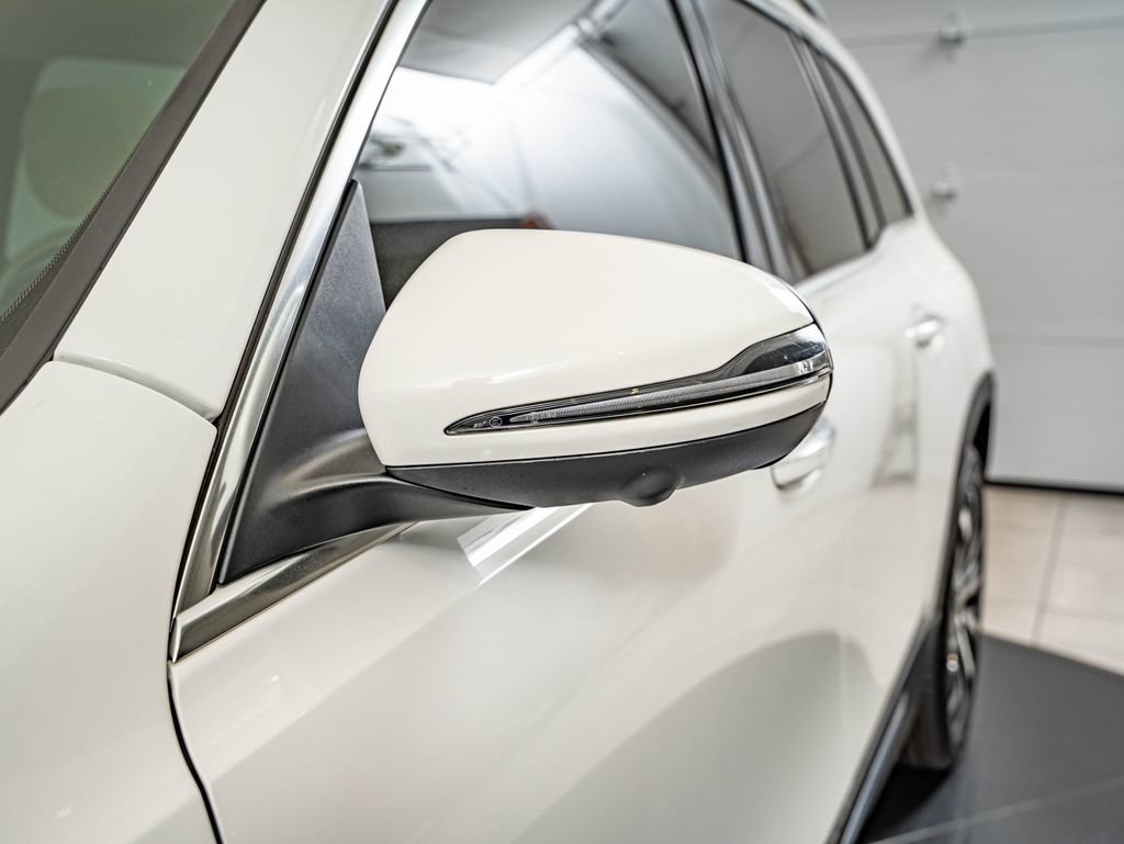 Used 2023 Mercedes-Benz GLB 250 4MATIC image 9