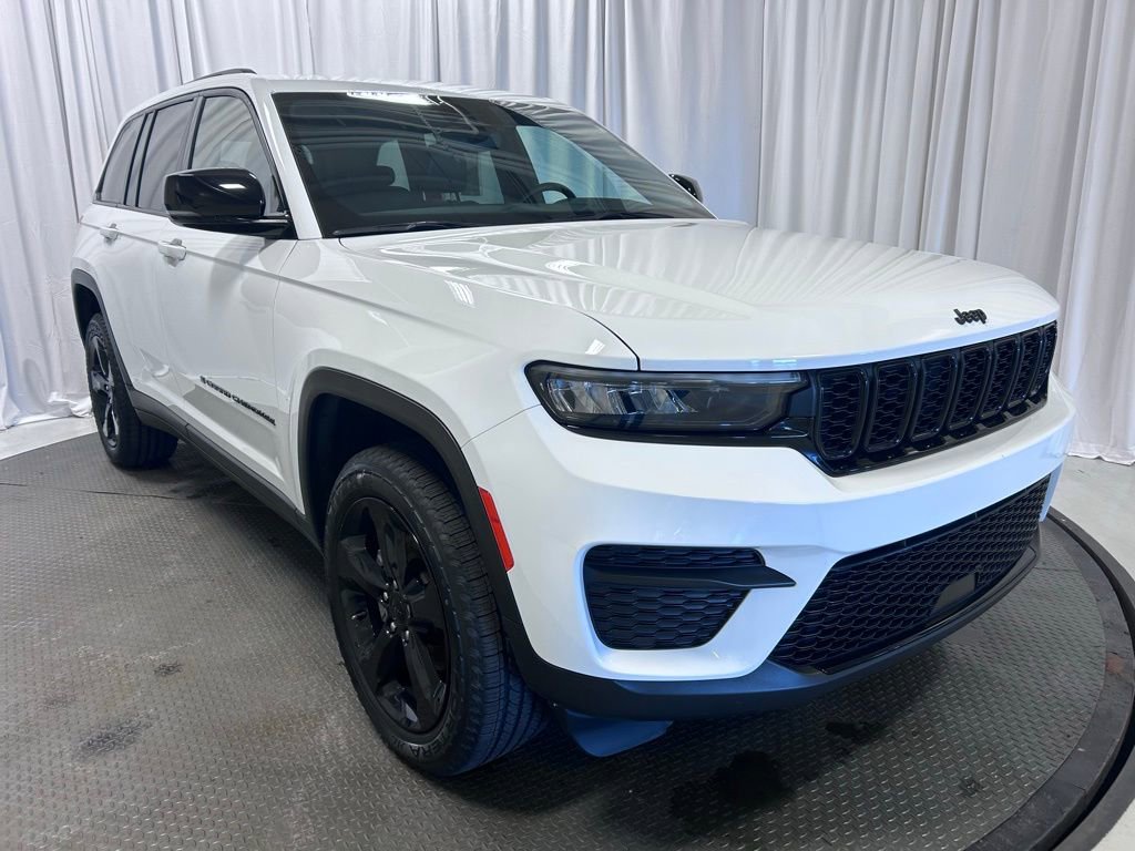 Used 2022 Jeep Grand Cherokee Altitude image 23