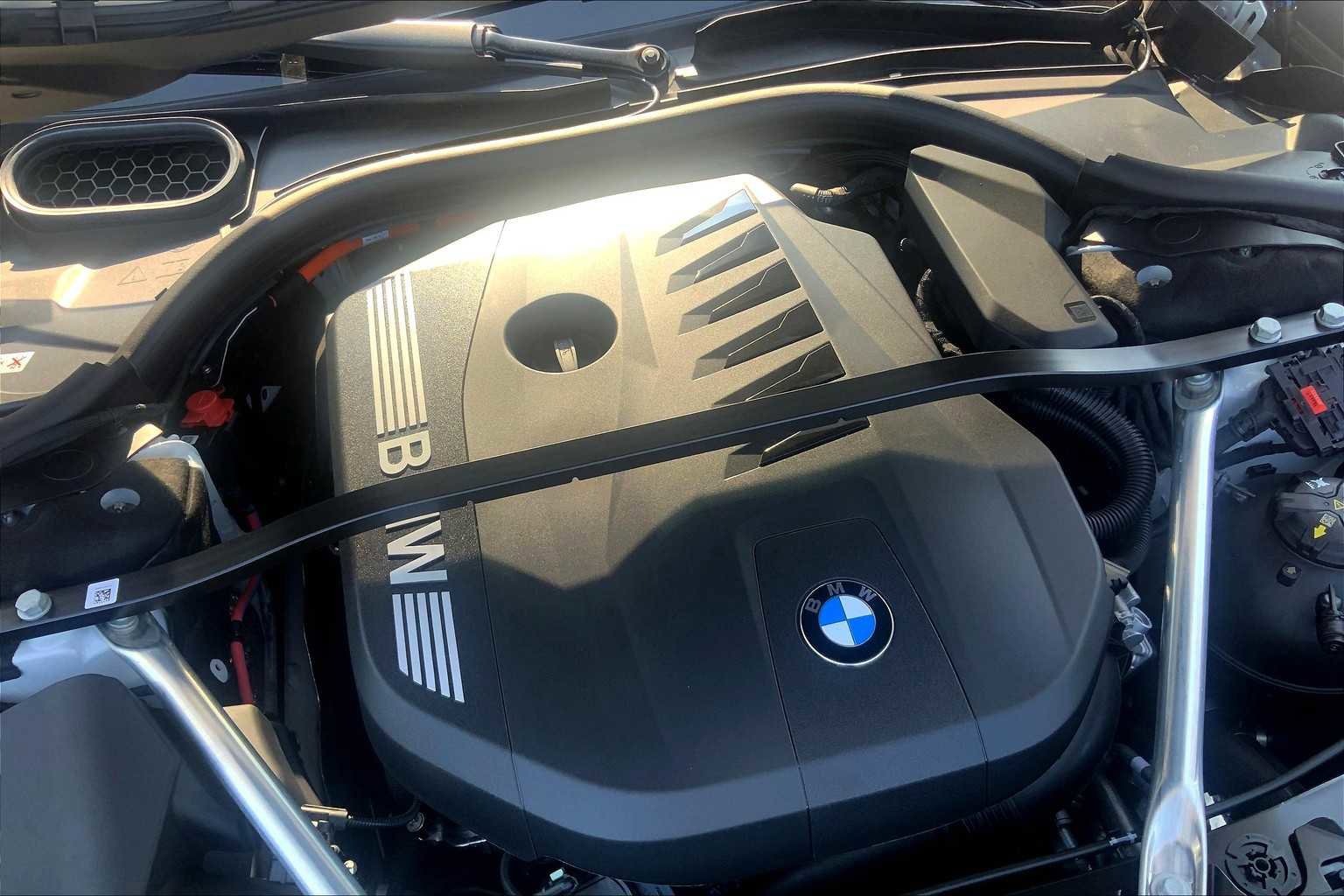 New 2026 BMW 750e xDrive w/ Executive Package image 17