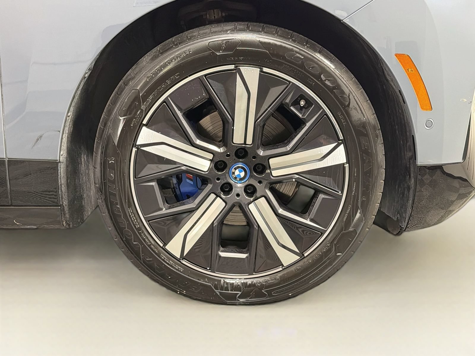 Certified 2023 BMW iX M60 w/ Executive Package AWD/4WD image 34