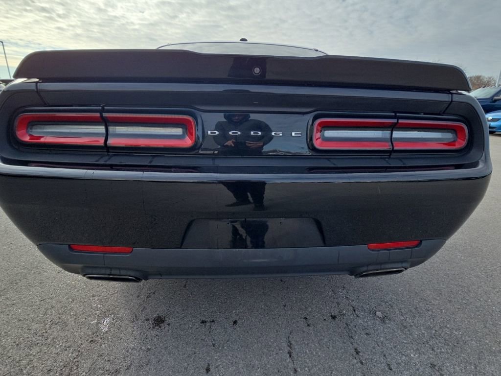 Used 2018 Dodge Challenger SXT image 6