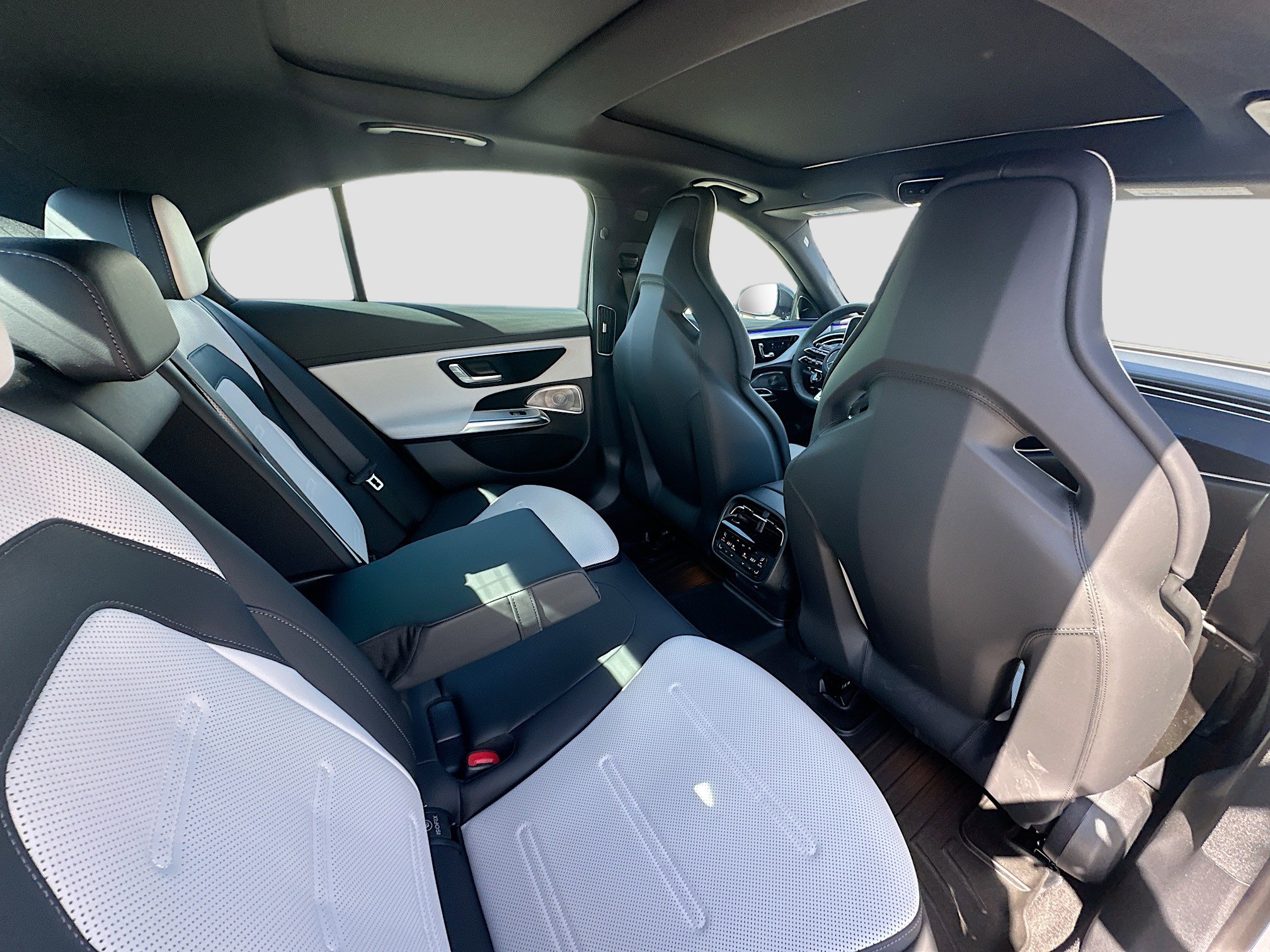 Used 2025 Mercedes-Benz E 53 AMG e 4MATIC Sedan image 32