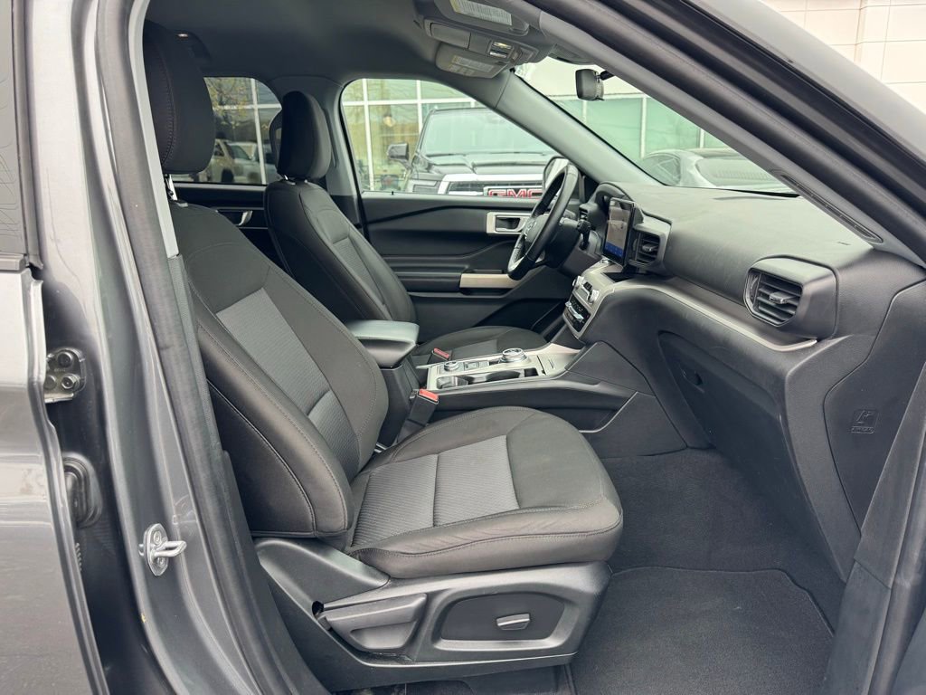 Used 2022 Ford Explorer XLT image 18