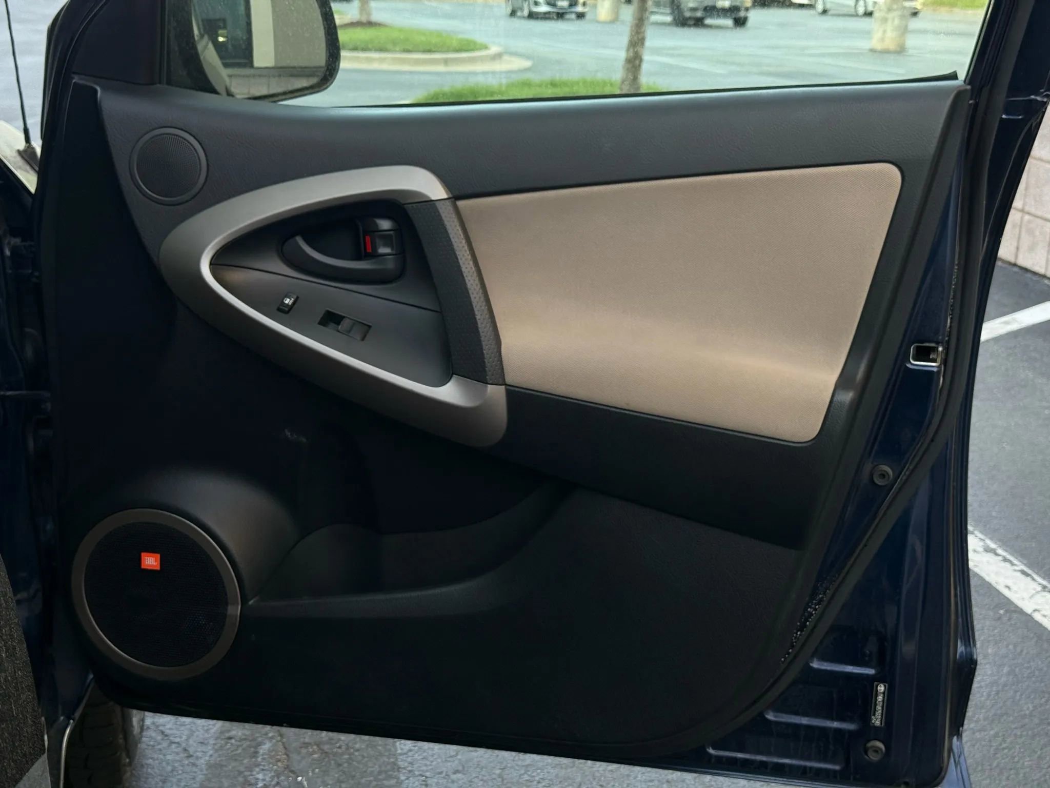 Used 2007 Toyota RAV4 Limited image 25