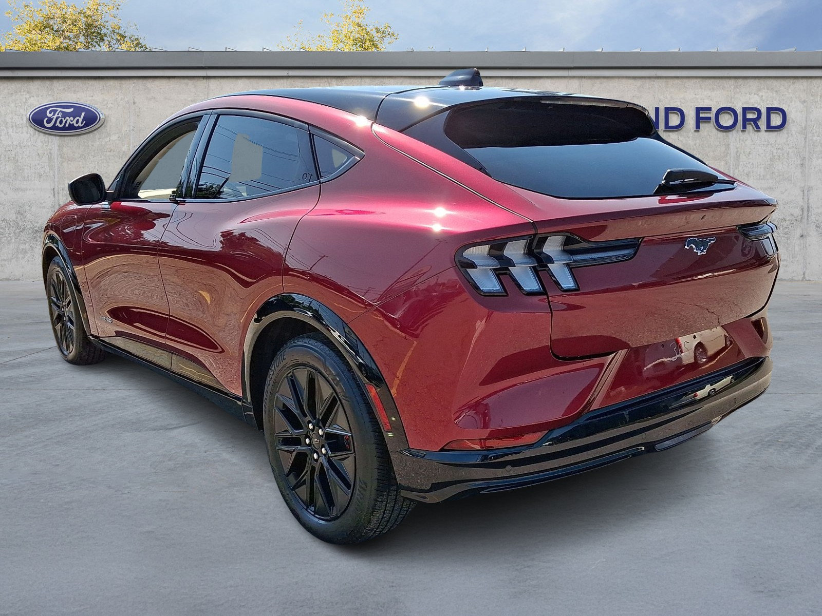 Used 2025 Ford Mustang Mach-E Premium w/ Sport Appearance Package AWD/4WD image 4