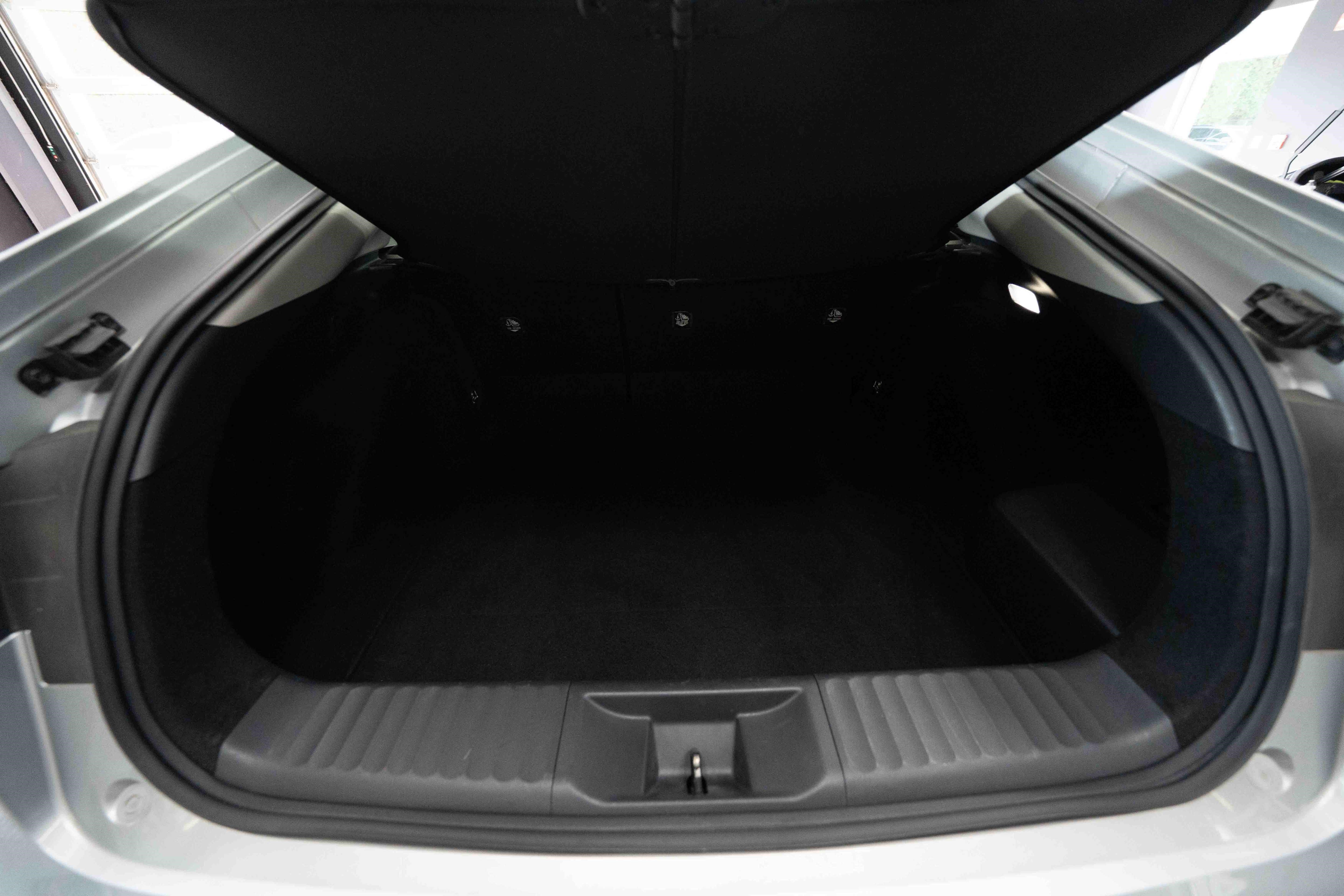 Used 2025 Toyota Prius LE FWD image 27