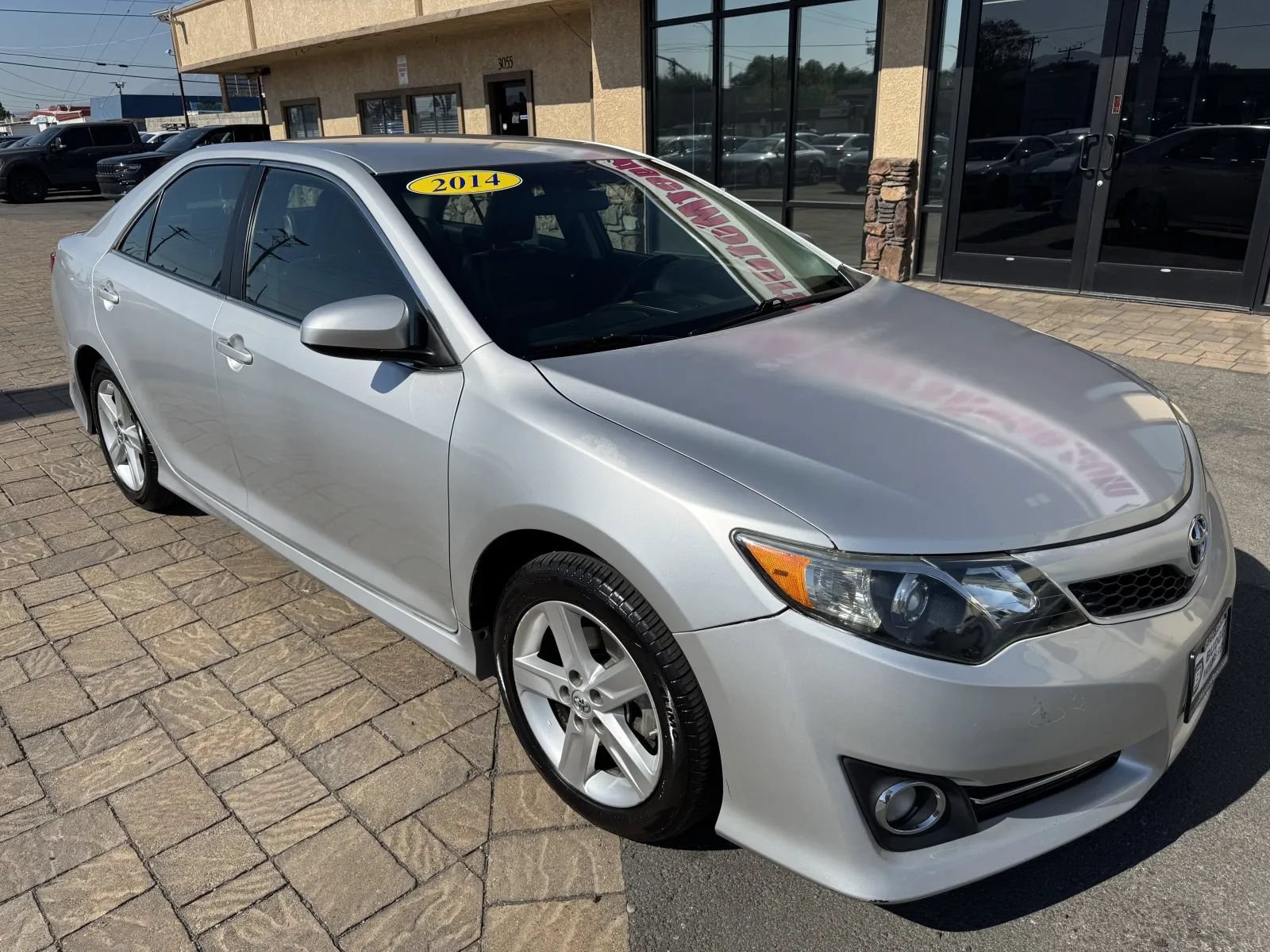 Used 2014 Toyota Camry SE FWD image 8