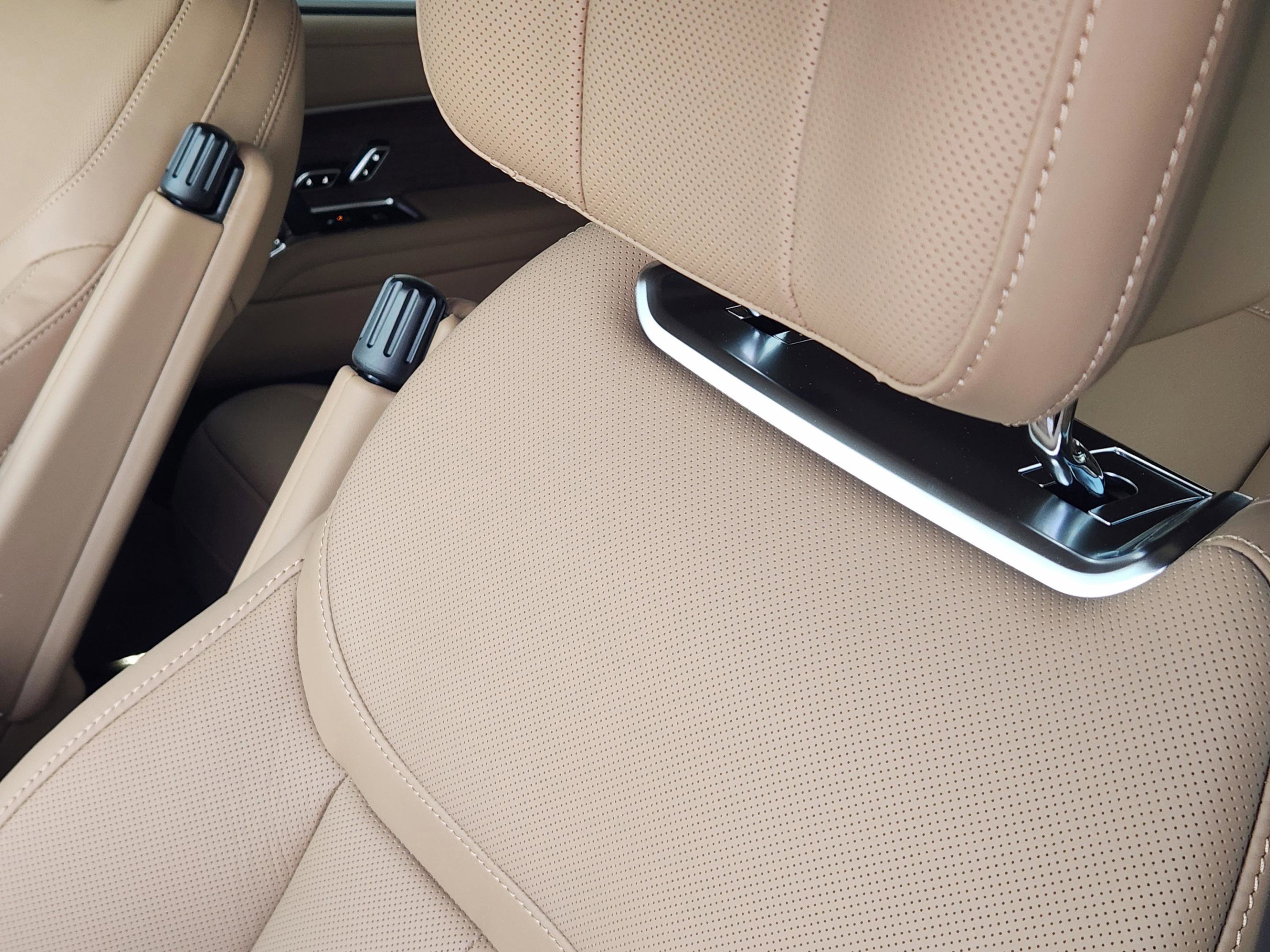 New 2026 Land Rover Range Rover Long Wheelbase Autobiography image 10