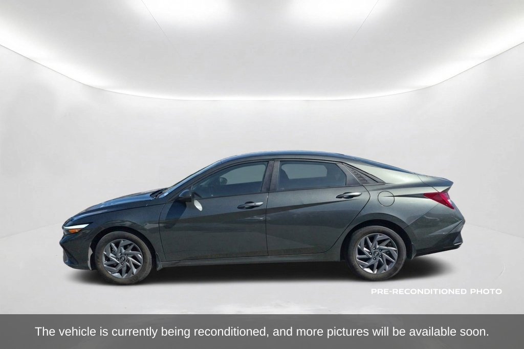 Used 2025 Hyundai Elantra Hybrid FWD image 9