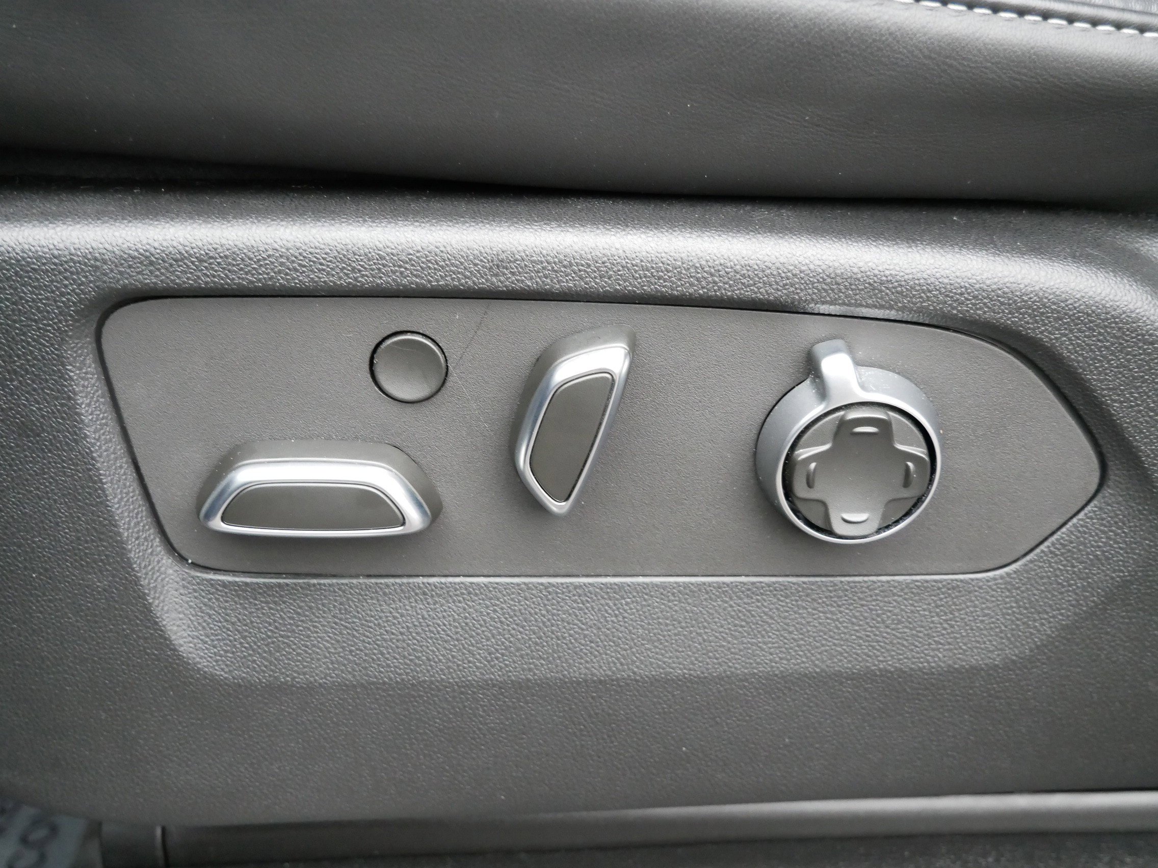 Certified 2024 Cadillac Escalade Sport Platinum w/ LPO, ONYX Package image 7