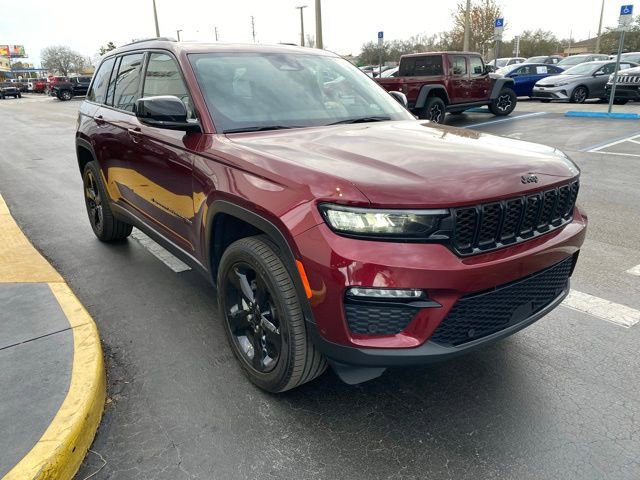 Used 2023 Jeep Grand Cherokee Limited w/ Luxury Tech Group II image 2