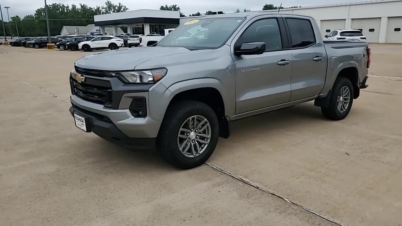 Used 2024 Chevrolet Colorado LT w/ LT Convenience Package II AWD/4WD image 4