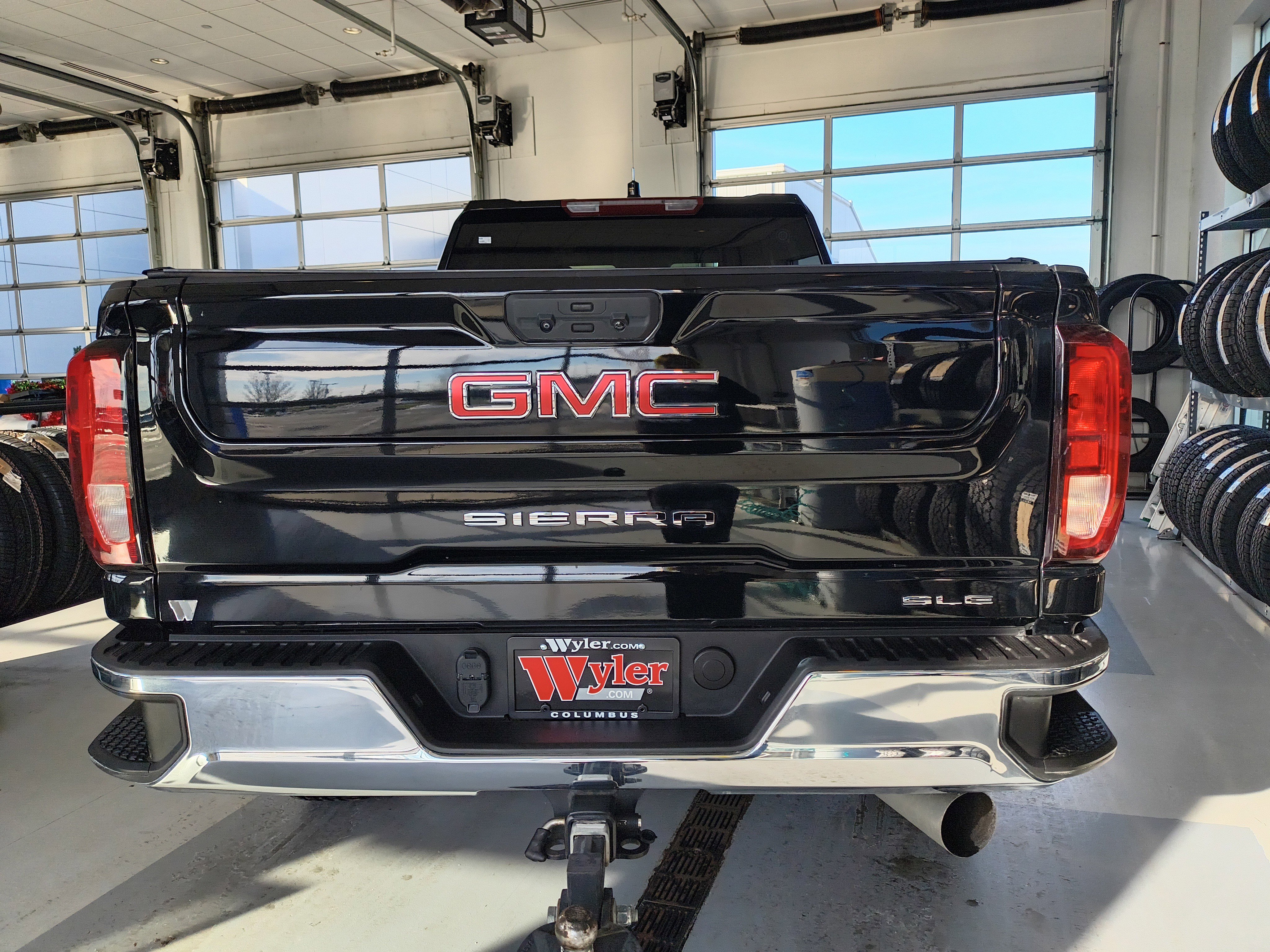 Used 2024 GMC Sierra 2500 SLE w/ SLE Convenience Package image 5