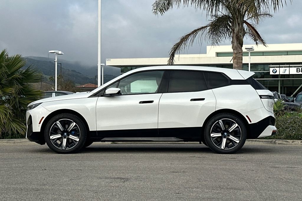 Used 2023 BMW iX xDrive50 w/ Sport Package image 6