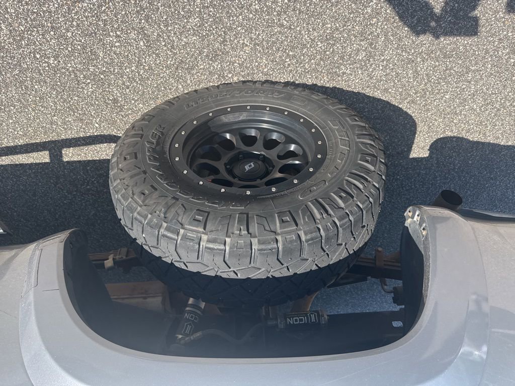 Used 2017 Toyota Tacoma TRD Sport w/ Premium & Technology Package image 6