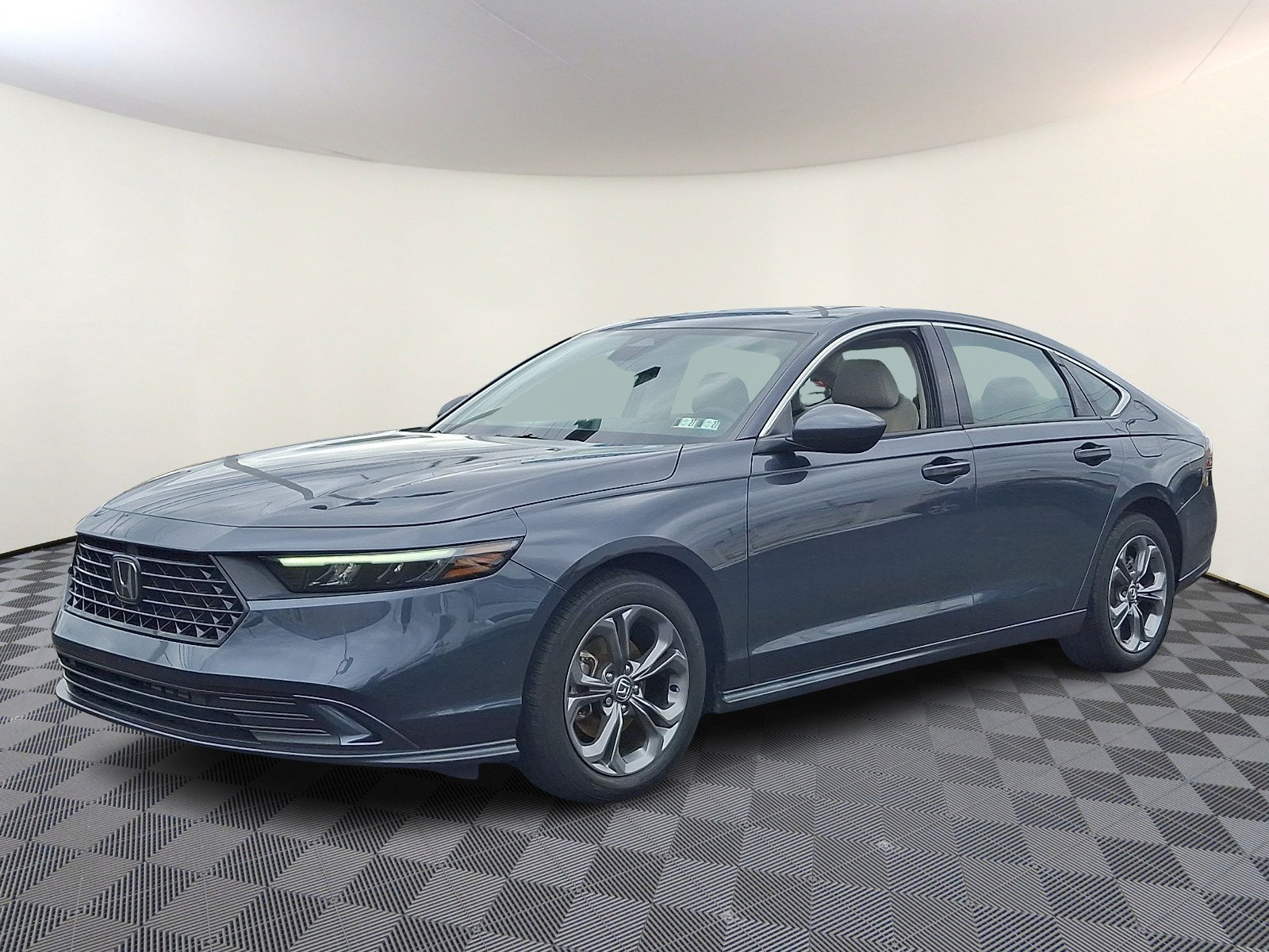 Used 2023 Honda Accord EX image 3