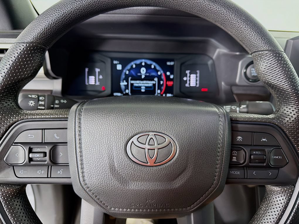 Used 2025 Toyota Tacoma SR5 AWD/4WD image 15