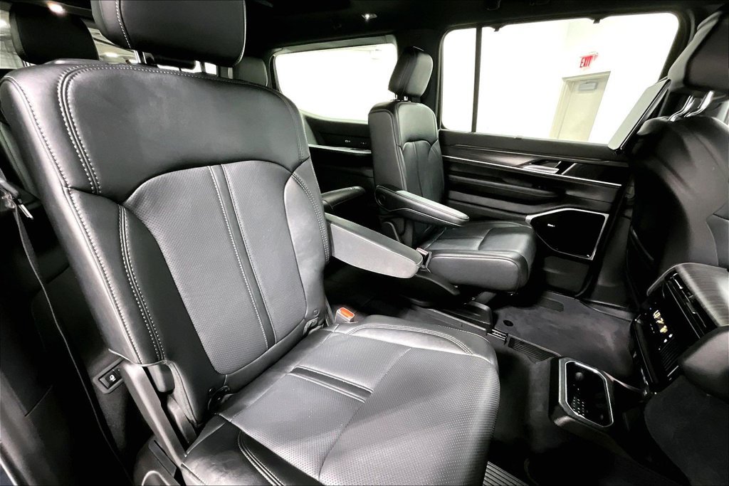 Used 2024 Jeep Wagoneer Series III w/ Premium Group I AWD/4WD image 33