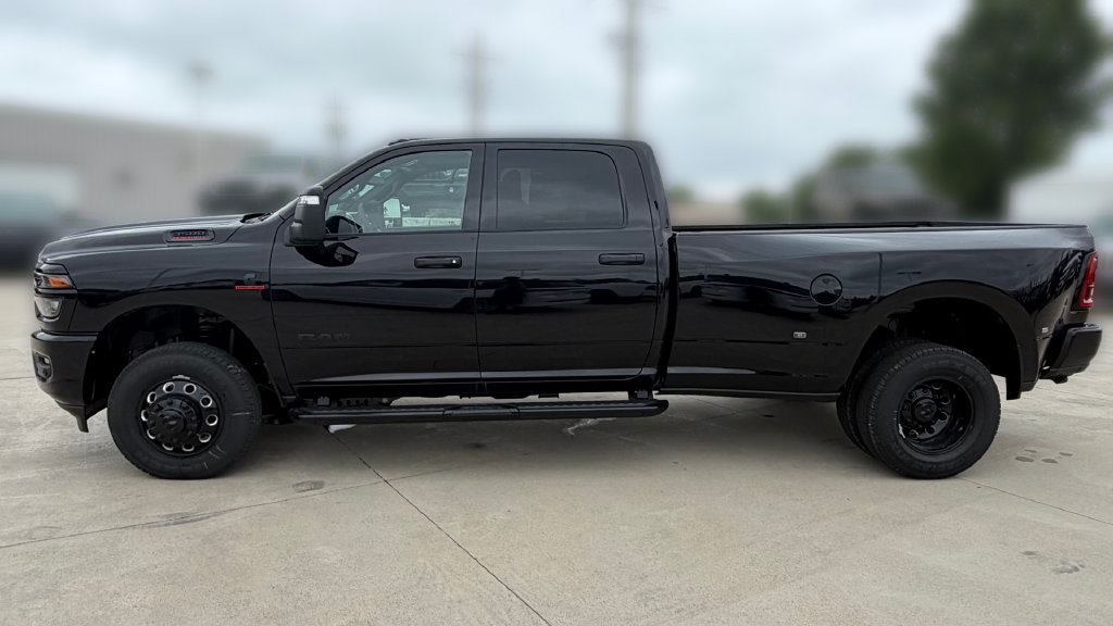 New 2026 RAM 3500 Big Horn AWD/4WD image 4