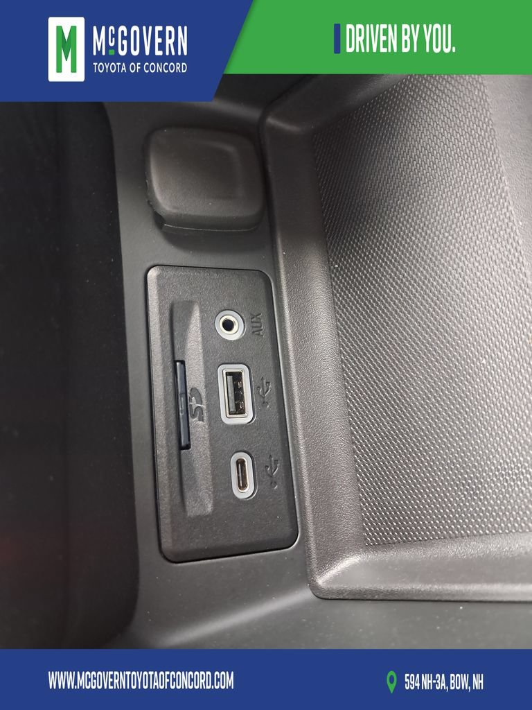 Used 2024 GMC Terrain SLT w/ Infotainment Package II AWD/4WD image 33