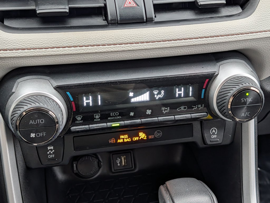 Used 2024 Toyota RAV4 XLE AWD/4WD image 21