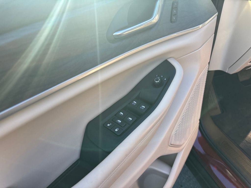 Used 2025 Jeep Grand Cherokee Limited w/ Black Appearance Package image 11