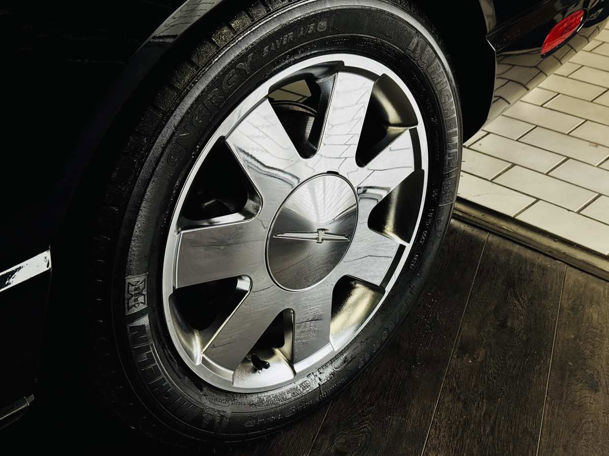 Used 2002 Ford Thunderbird Deluxe image 10