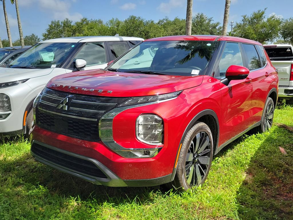 New 2025 Mitsubishi Outlander SE image 2