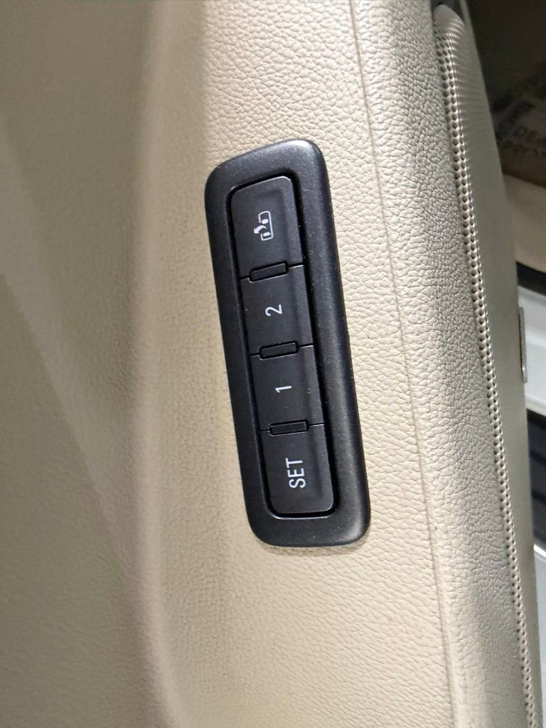 Used 2016 GMC Yukon Denali w/ Open Road Package RWD image 18