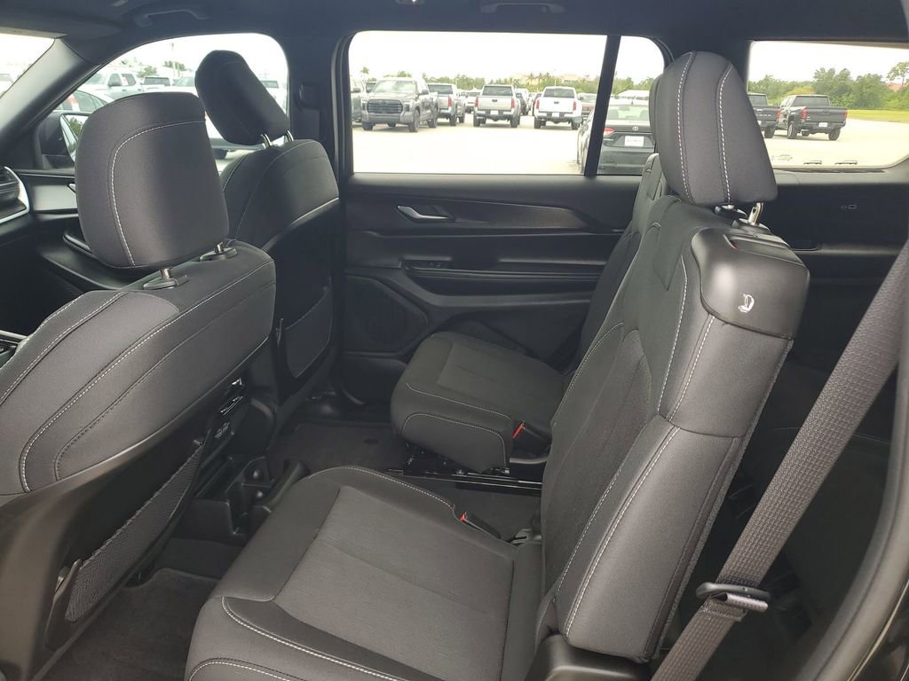 Used 2025 Jeep Grand Cherokee L Laredo w/ Luxury Tech Group I image 23