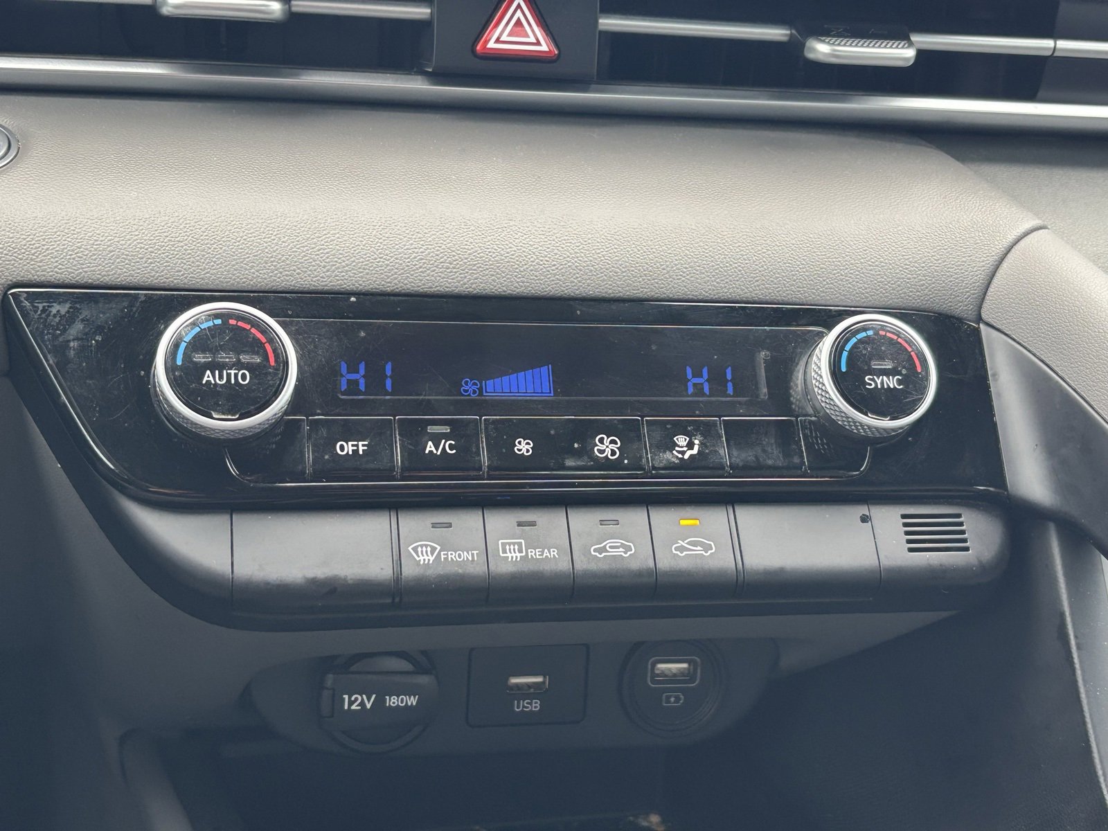 Used 2022 Hyundai Elantra SEL image 3