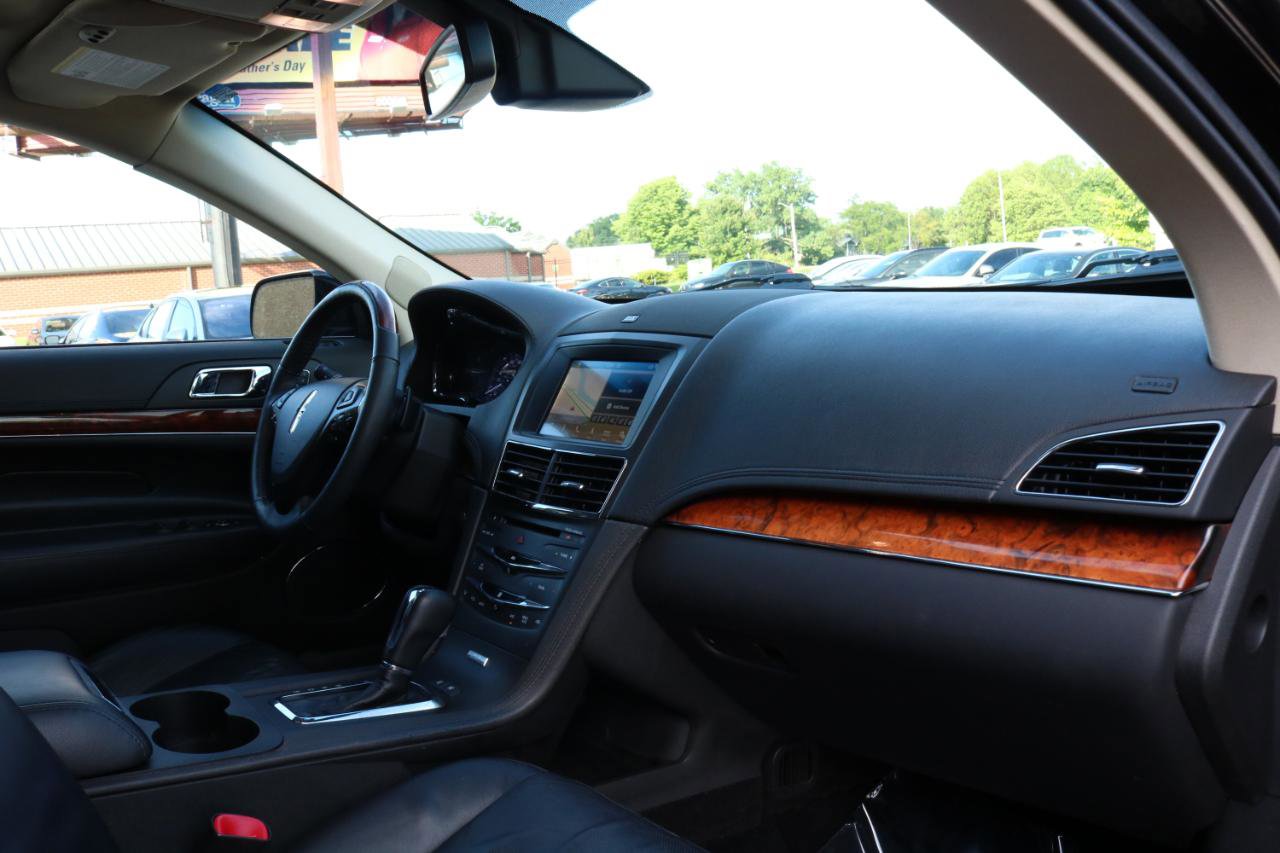 Used 2019 Lincoln MKT AWD image 50