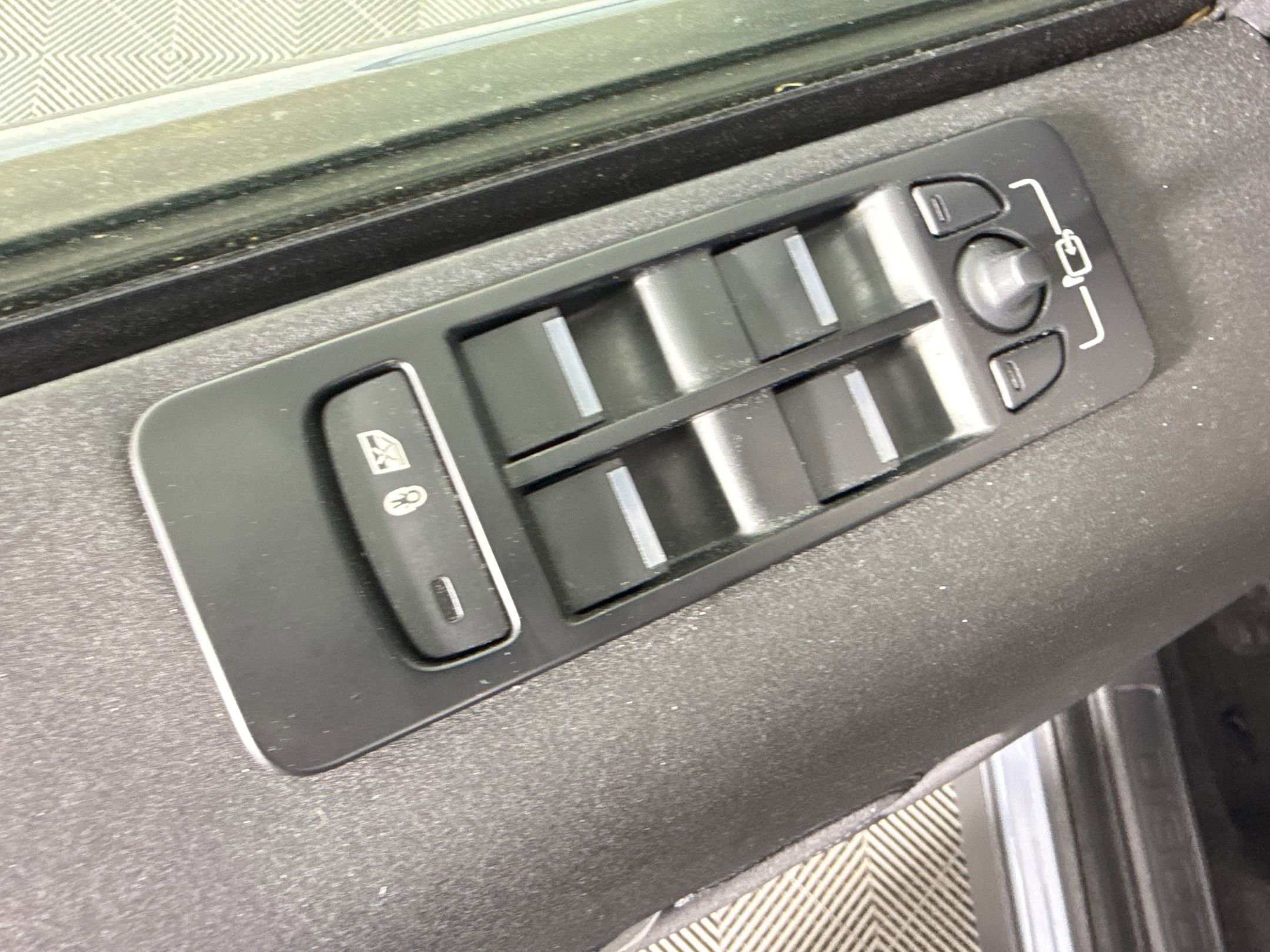 Used 2022 Land Rover Discovery Sport S image 11