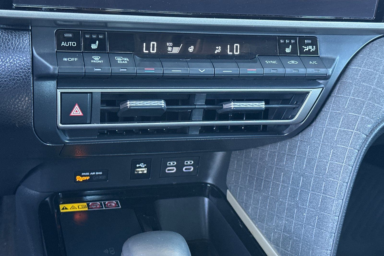 Used 2025 Toyota Camry XLE image 22