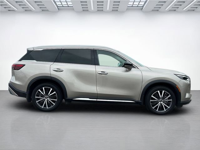 Used 2023 INFINITI QX60 Sensory w/ Vision Package AWD/4WD image 3