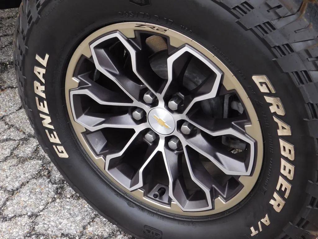 Used 2021 Chevrolet Colorado ZR2 image 9