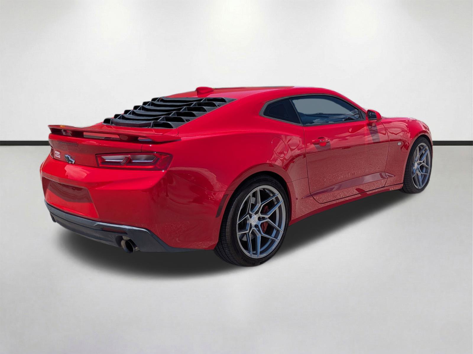 Used 2017 Chevrolet Camaro SS RWD image 4