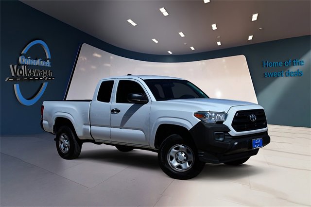 Used 2017 Toyota Tacoma SR image 2