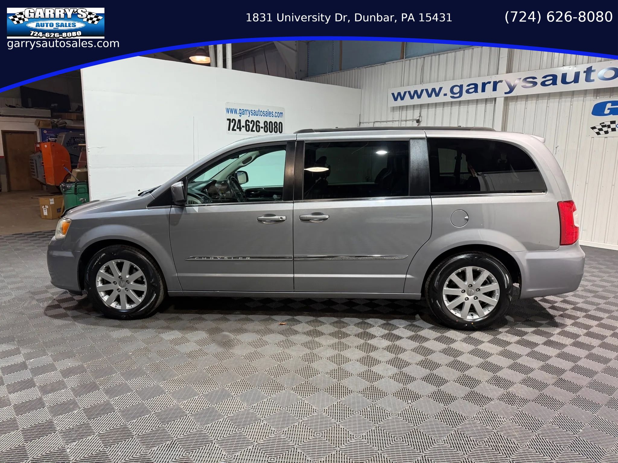 Used 2014 Chrysler Town & Country Touring FWD image 8