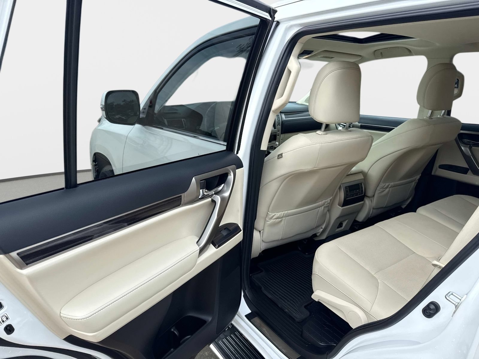 Used 2021 Lexus GX 460 Premium w/ Premium Package AWD/4WD image 10