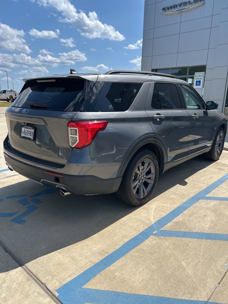 Used 2023 Ford Explorer XLT w/ Equipment Group 202A image 3