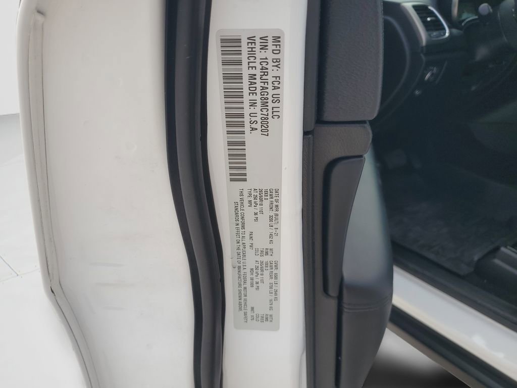 Used 2021 Jeep Grand Cherokee Laredo AWD/4WD image 27