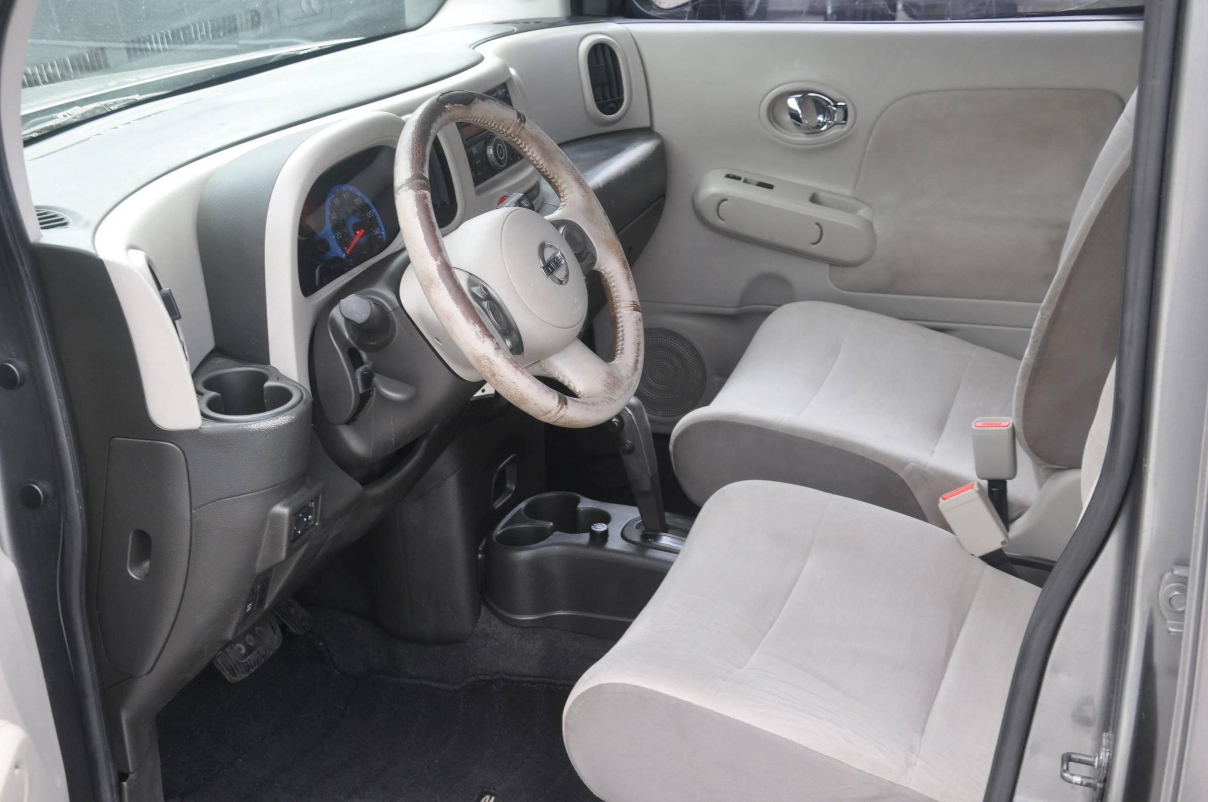 Used 2010 Nissan Cube 1.8 SL w/ Interior Designer Pkg FWD image 25